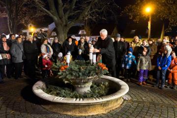 1. Adventná nedeľa 2016 č.9 Rozsvietenie sviečky 1. Adventná nedeľa 2016 č.9 Rozsvietenie sviečky