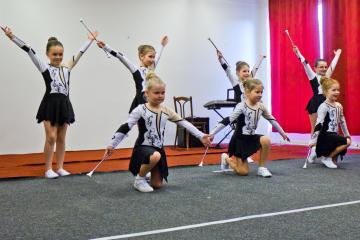 Oslava MDŽ - obr.6 Mažoretky Ariella Oslava MDŽ - obr.6 Mažoretky Ariella