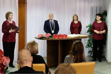 Slávnostný zápis ocenených darcov krvi do Pamätnej Slávnostný zápis ocenených darcov krvi do Pamätnej