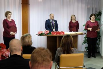 Slávnostný zápis ocenených darcov krvi do Pamätnej Slávnostný zápis ocenených darcov krvi do Pamätnej