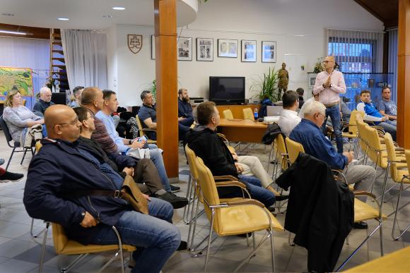 Zástupcovia D4R7 na stretnutí s občanmi Zástupcovia D4R7 na stretnutí s občanmi